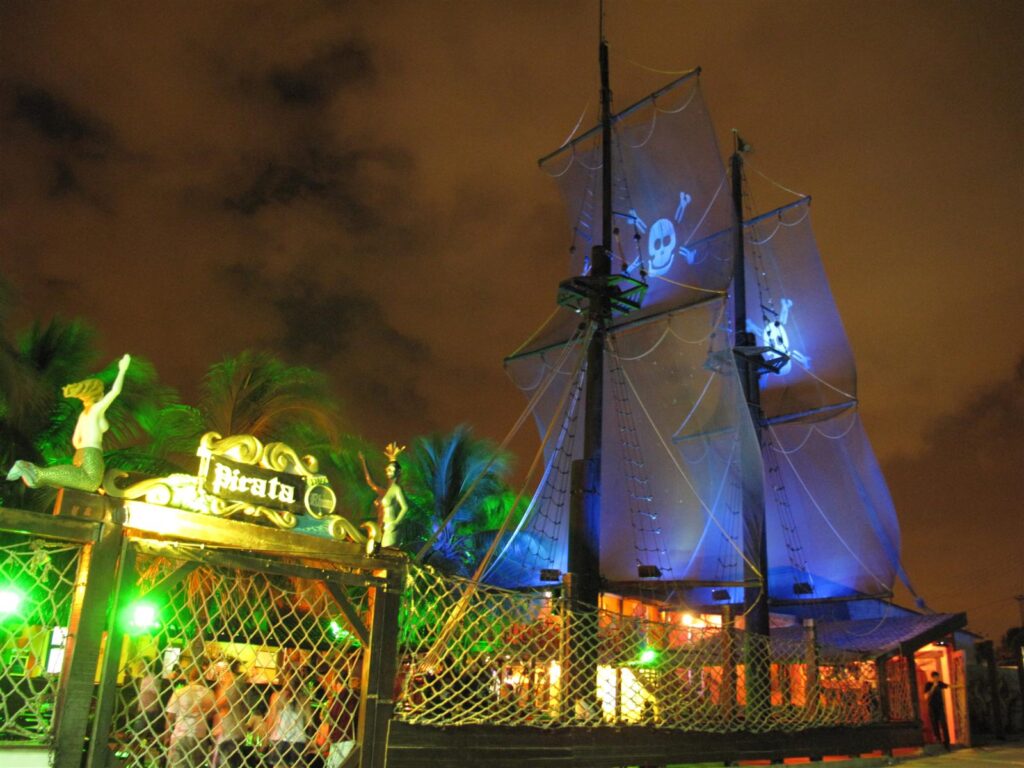 O Bar do pirata é uma atração imperdível nas noite de segunda-feira em Fortaleza