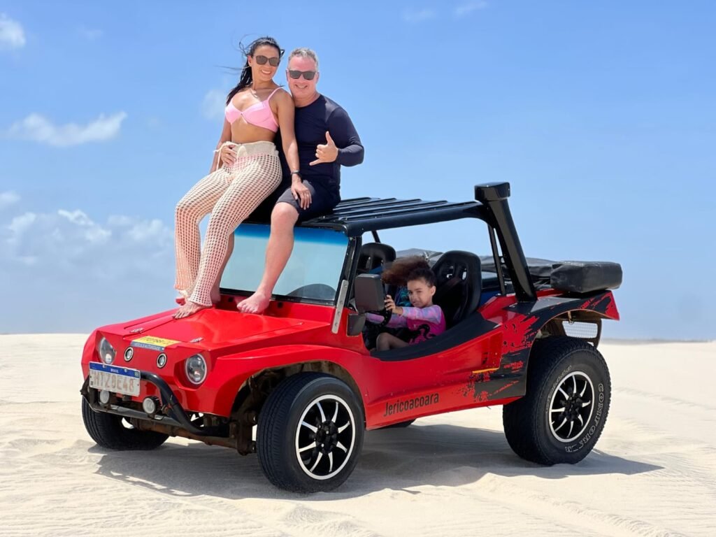 • Passeio de buggy nas dunas da Sabiaguaba durante o pôr do sol com a Coco Verde Turismo