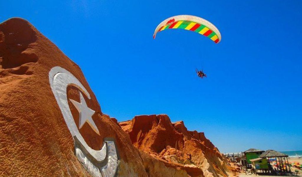 Passeio de buggy com emoção nas dunas de Canoa Quebrada com a Coco Verde Turismo